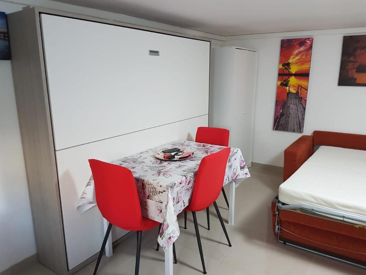 Sole...Mare...E...Spiaggie Bianche! Apartment Vada Bagian luar foto