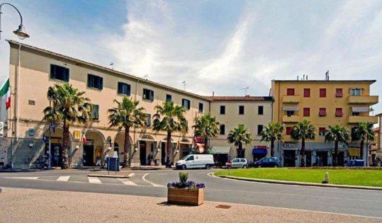 Sole...Mare...E...Spiaggie Bianche! Apartment Vada Bagian luar foto