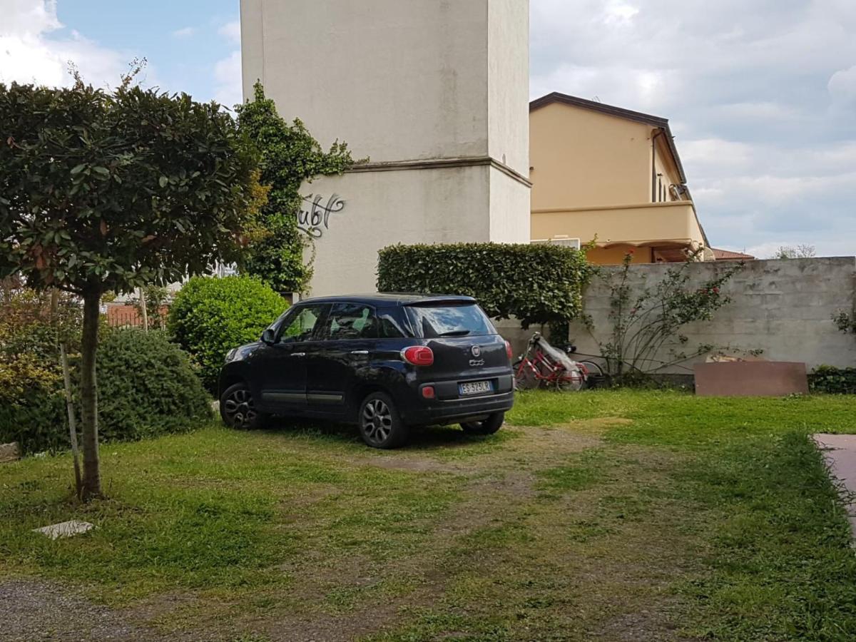 Sole...Mare...E...Spiaggie Bianche! Apartment Vada Bagian luar foto